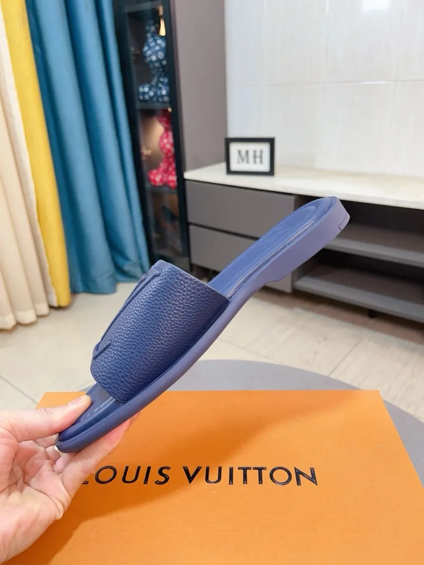 Men's shoes 💰300🌸🌸LV Ordinary men's spring and summer slippers, uppers imported from Italy, cowhide fabric, logo graphics, high-quality craftsmanship, soles: original soles specially provided by the original factory, exclusive movable molded soles super comfortable, original factory single goods, 🔍🔍high quality, you can enter and exit the counter at will, welcome to compare, size 38-45